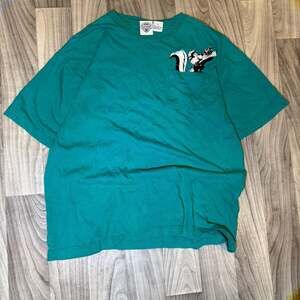 Vintage 90s ACME Looney Tunes Pepe Le Pew Embroidered Pocket T-Shirt